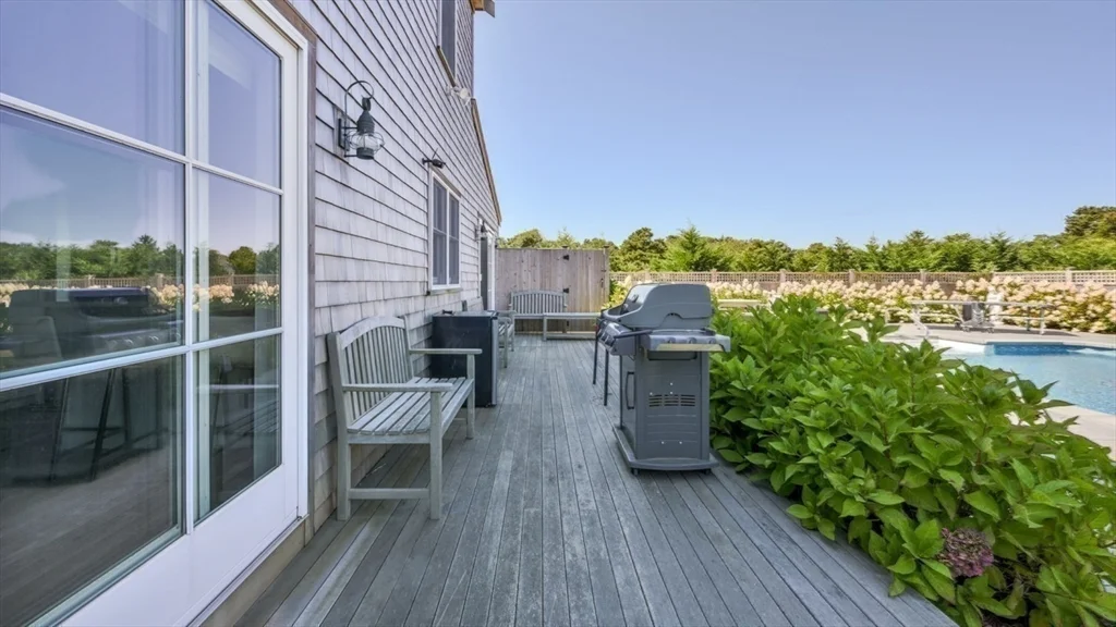 4 bed, 4+ bath apartment for rent at 11 Miller Ln, Nantucket — photo 17 of 21