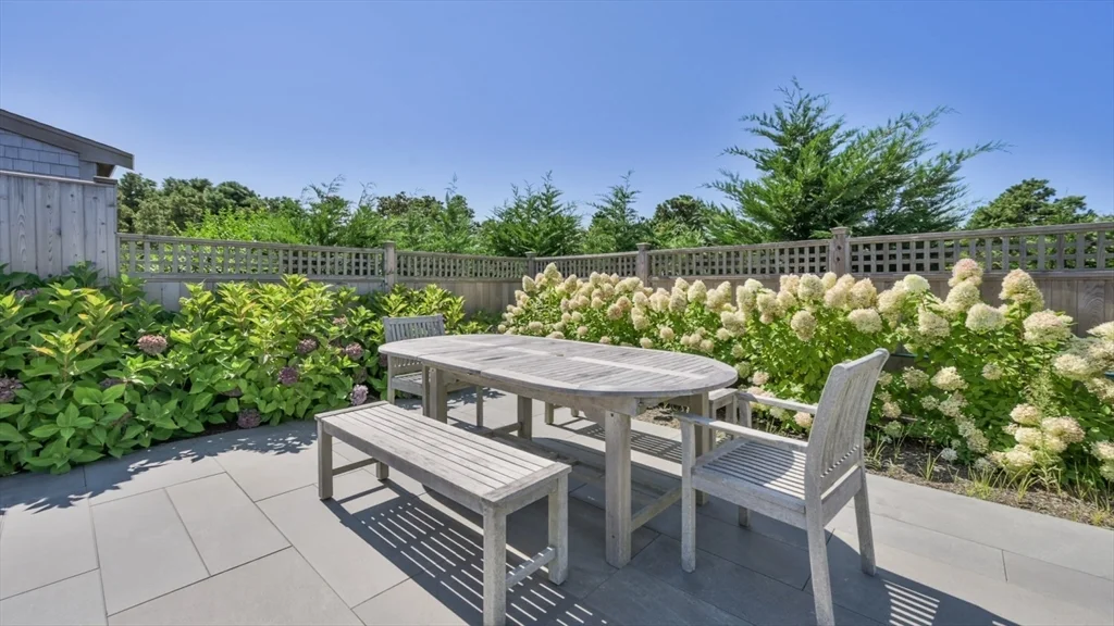 4 bed, 4+ bath apartment for rent at 11 Miller Ln, Nantucket — photo 9 of 21