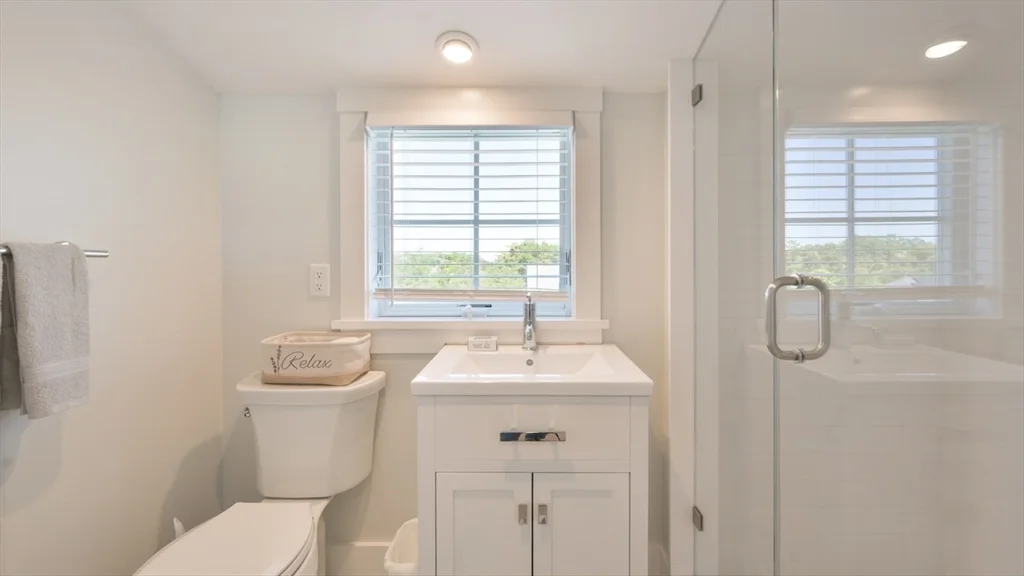 4 bed, 4+ bath apartment for rent at 11 Miller Ln, Nantucket — photo 5 of 21