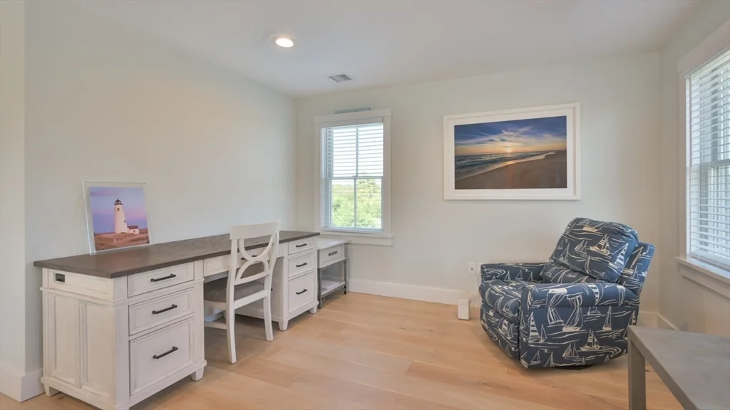 4 bed, 4+ bath apartment for rent at 11 Miller Ln, Nantucket — photo 6 of 21
