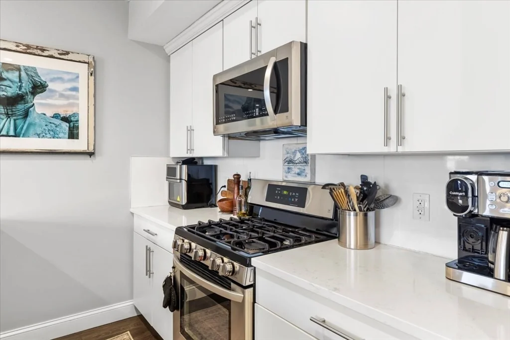 2 bed, 2 bath apartment for rent at 11 Minot St Unit 306, Dorchester — photo 3 of 21