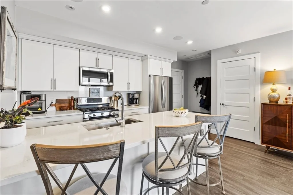 2 bed, 2 bath apartment for rent at 11 Minot St Unit 306, Dorchester — photo 2 of 21