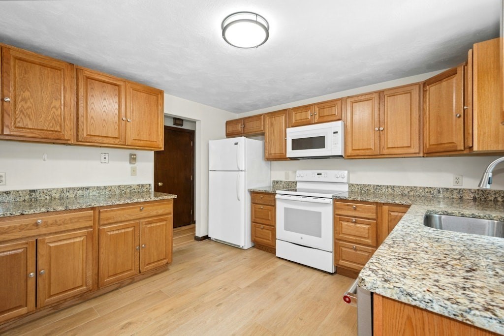 3 bed, 2 bath apartment for rent at 11 Minuteman Way Unit 11, Shrewsbury — photo 8 of 36