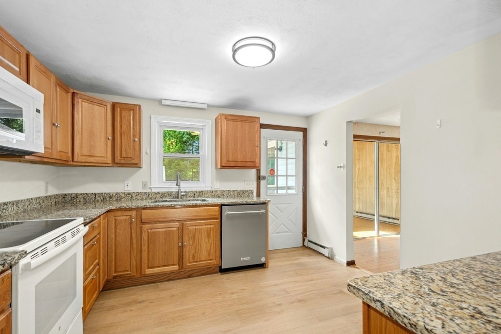 3 bed, 2 bath apartment for rent at 11 Minuteman Way Unit 11, Shrewsbury — photo 9 of 36