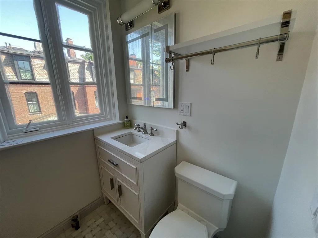 2 bed, 1 bath apartment for rent at 11 Monmouth Ct Unit 6, Brookline — photo 9 of 11