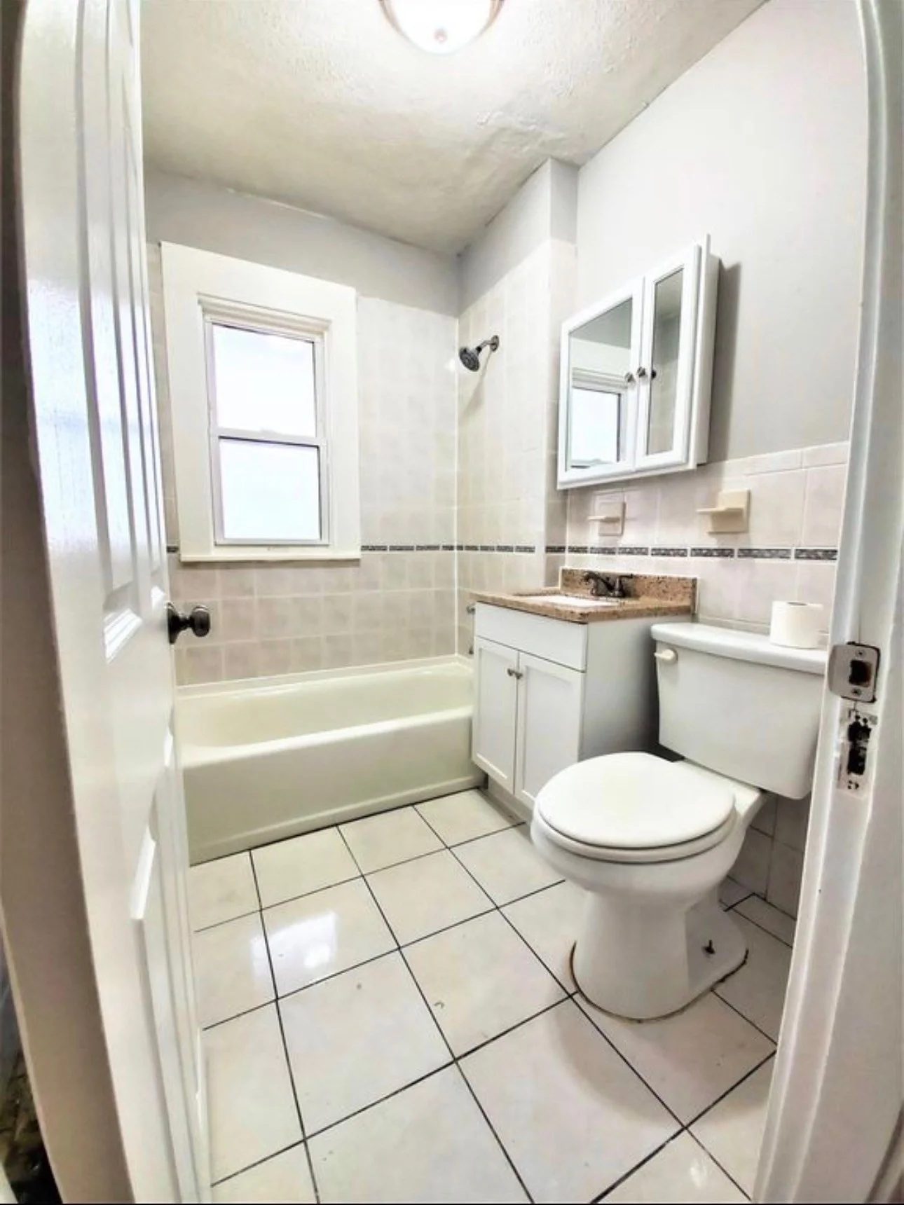 2 bed, 1 bath apartment for rent at 11 Monponset Unit 1, Hyde Park — photo 3 of 11