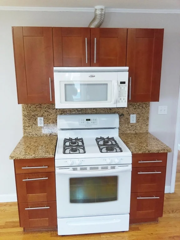 3 bed, 2 bath apartment for rent at 11 Montfern Ave Unit 3, Brighton — photo 4 of 18