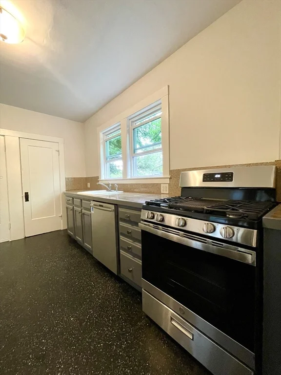 2 bed, 1 bath apartment for rent at 11 Mount Cushing Ter Unit 1, Dorchester — photo 19 of 28