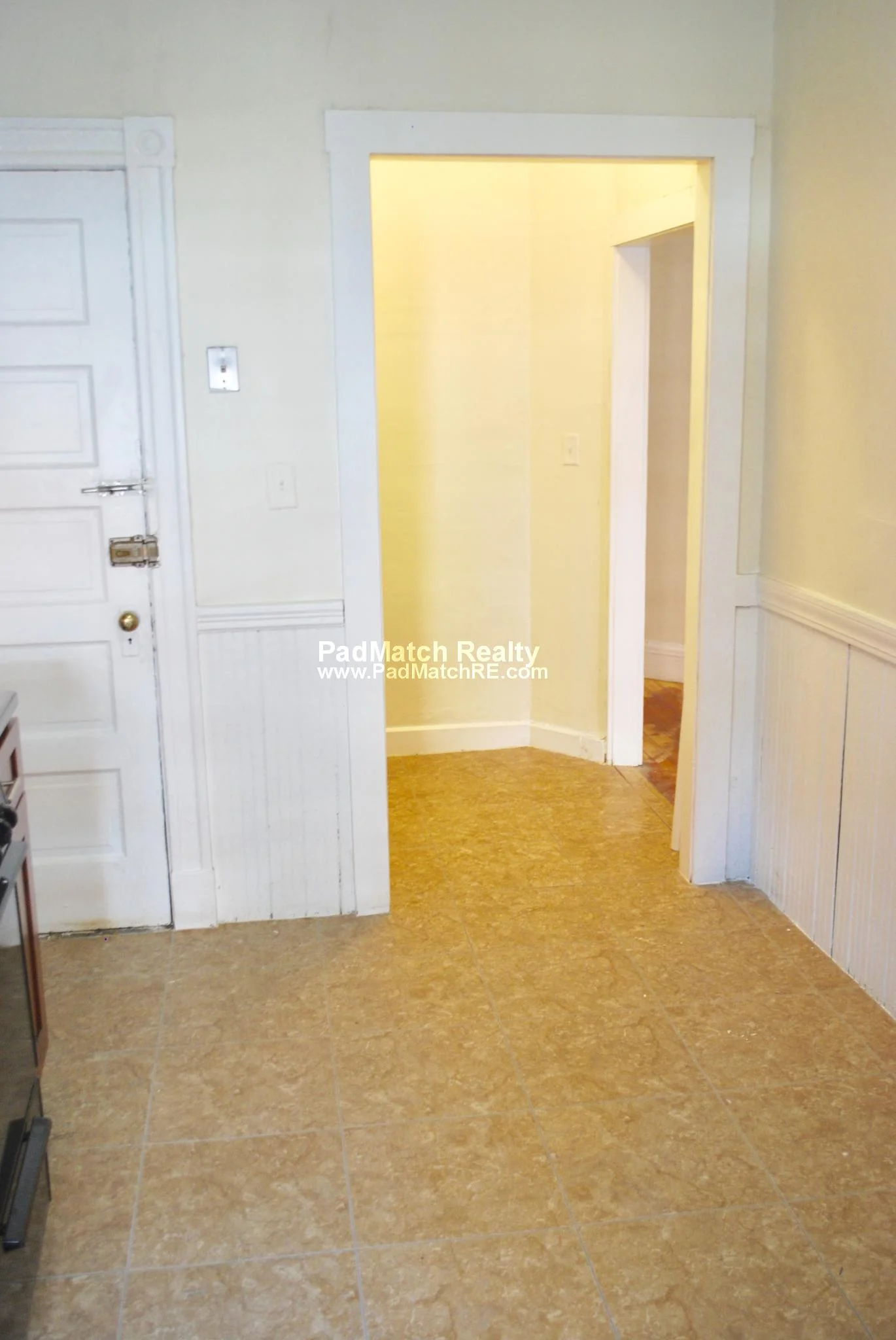 3 split bed, 1 bath apartment for rent at 11 Mount Hood Rd Unit 4, Brighton — photo 5 of 17