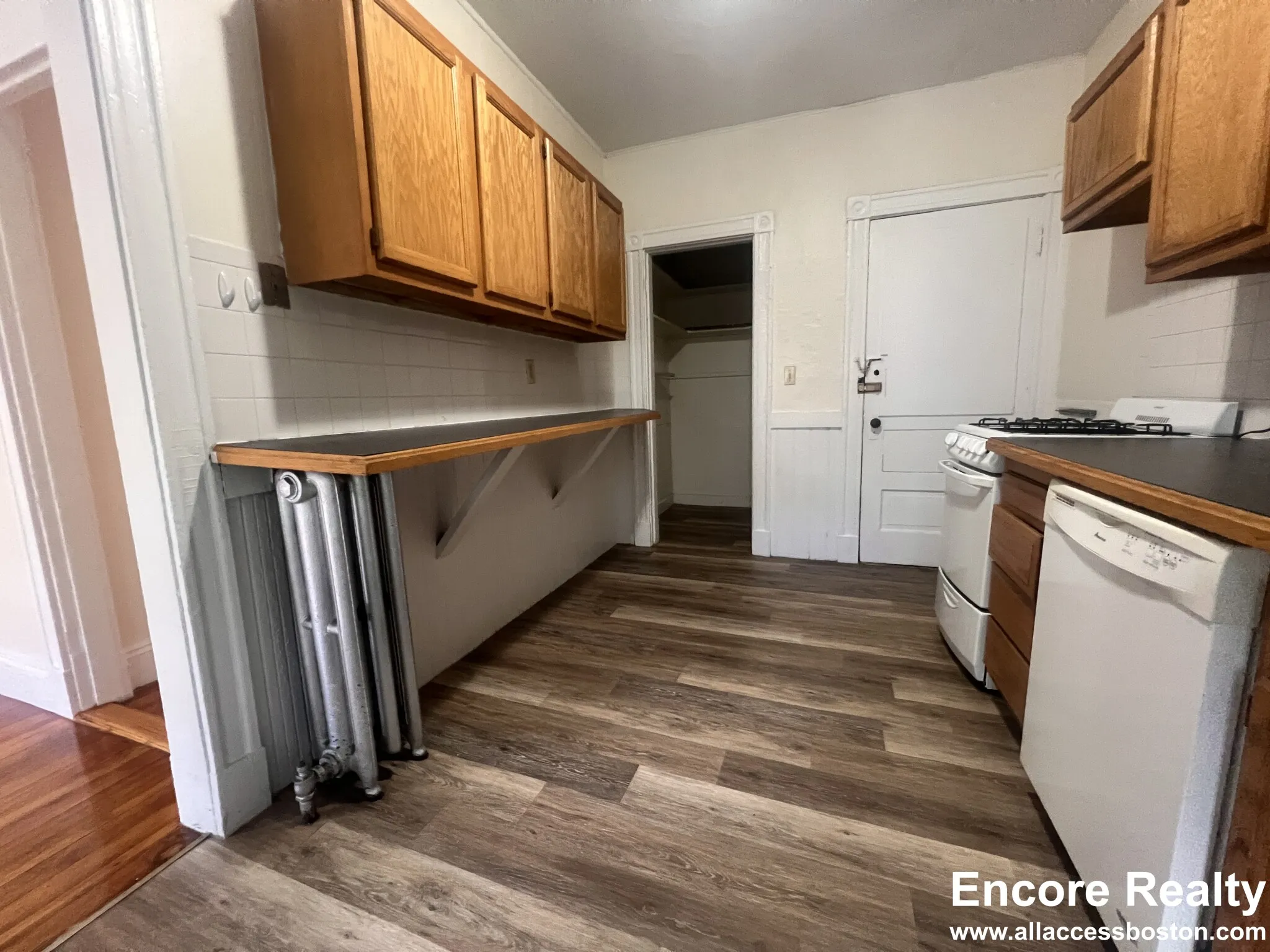 3 bed, 1 bath apartment for rent at 11 Mount Hood Rd Unit 5, Brighton — photo 2 of 10