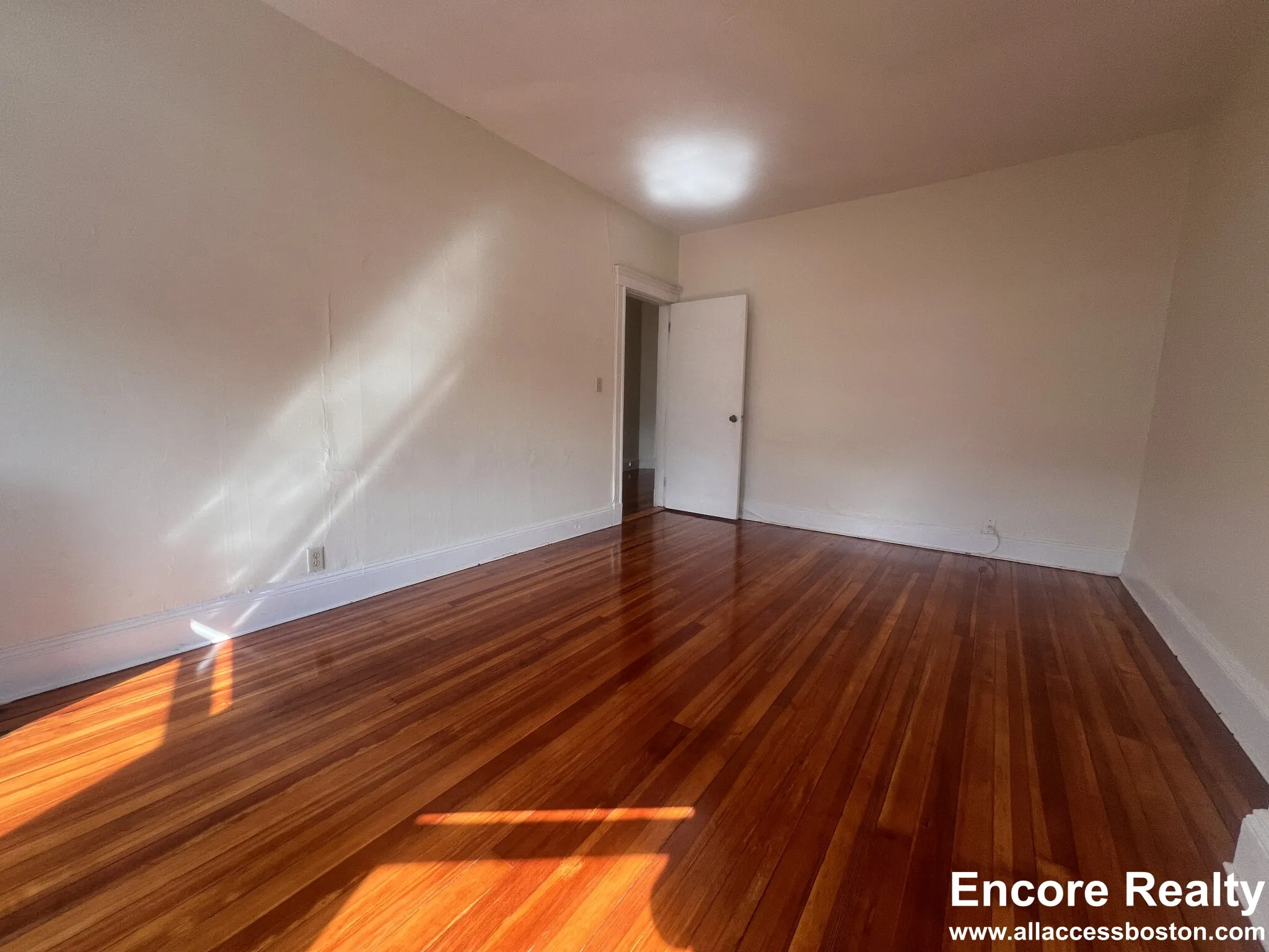 3 bed, 1 bath apartment for rent at 11 Mount Hood Rd Unit 5, Brighton — photo 4 of 10