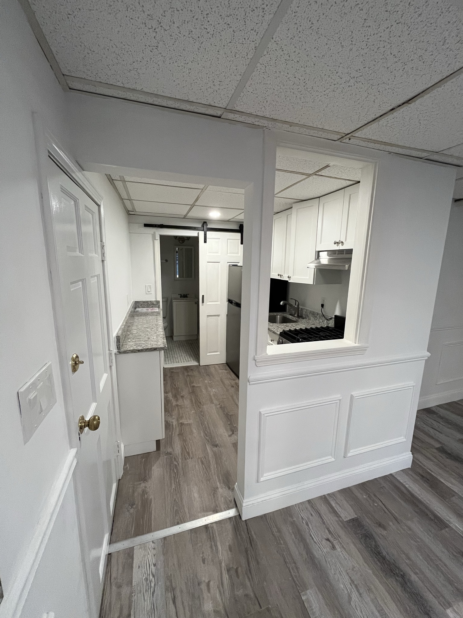 Studio bed, 1 bath apartment for rent at 11 Myrtle St Unit 11B, Beacon Hill — photo 4 of 9