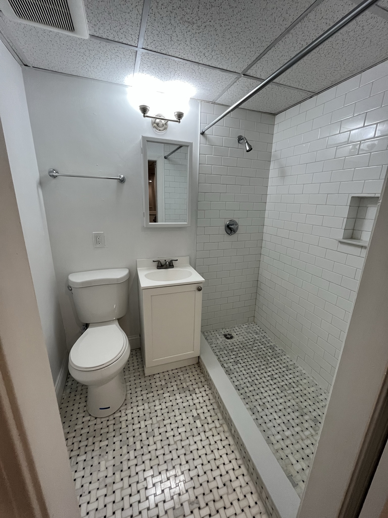 Studio bed, 1 bath apartment for rent at 11 Myrtle St Unit 11B, Beacon Hill — photo 6 of 9