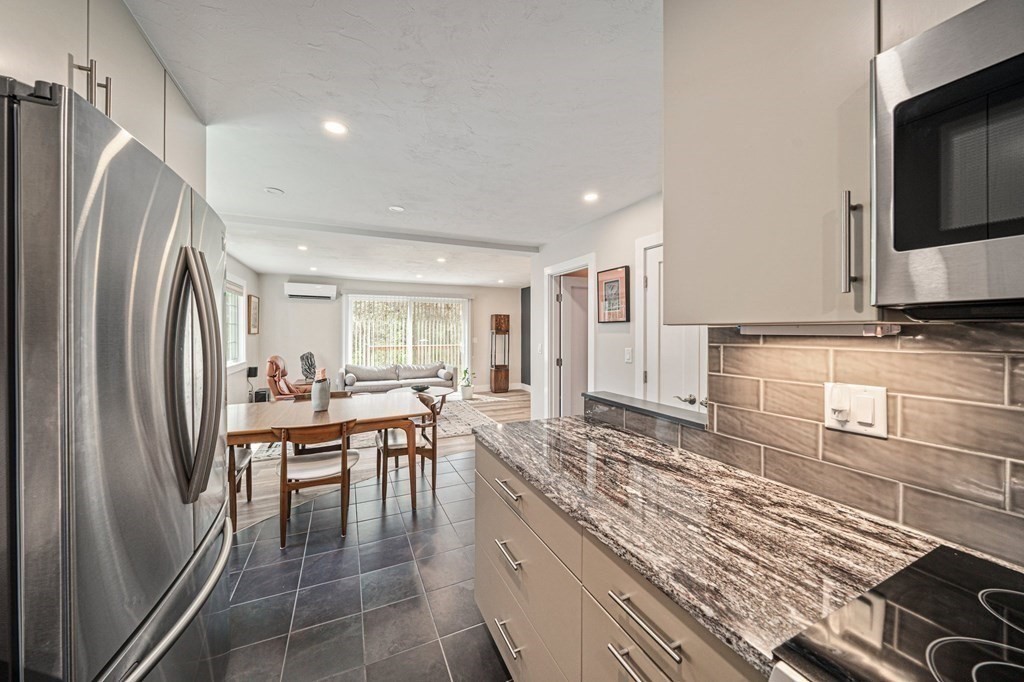 2 bed, 1 bath apartment for rent at 11 Nancy Rd Unit 4, Easton — photo 3 of 24