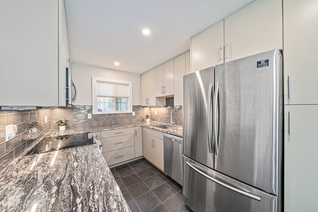 2 bed, 1 bath apartment for rent at 11 Nancy Rd Unit 4, Easton — photo 2 of 24