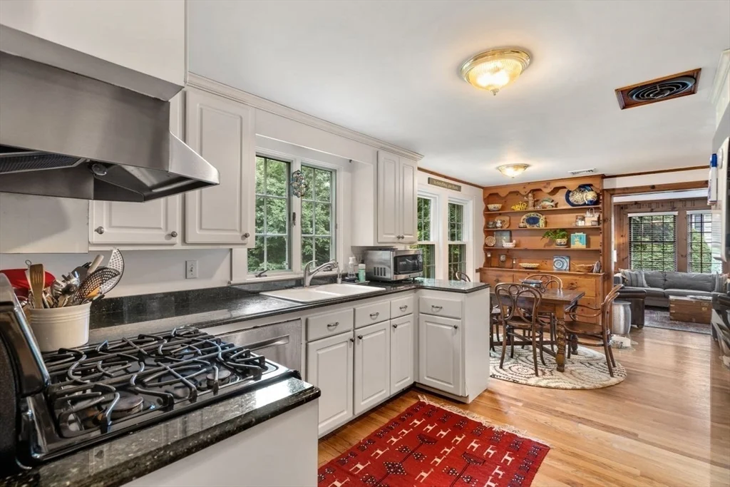 4 bed, 2 bath apartment for rent at 11 Nantucket Rd Unit 11, Wellesley — photo 10 of 23