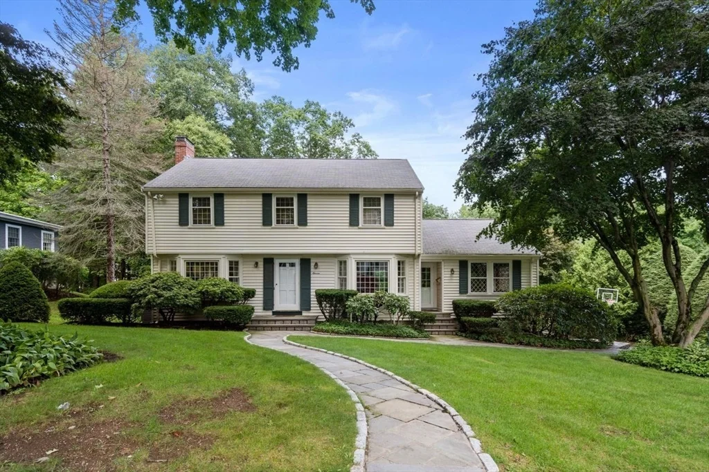 4 bed, 2 bath apartment for rent at 11 Nantucket Rd Unit 11, Wellesley