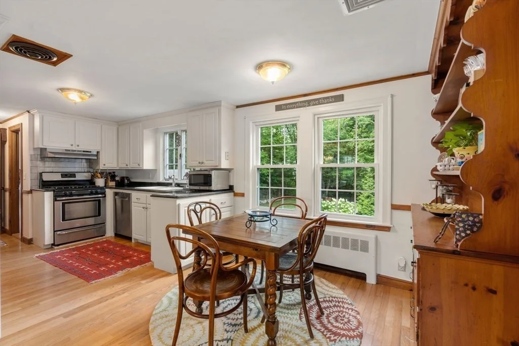 4 bed, 2 bath apartment for rent at 11 Nantucket Rd Unit 11, Wellesley — photo 12 of 23