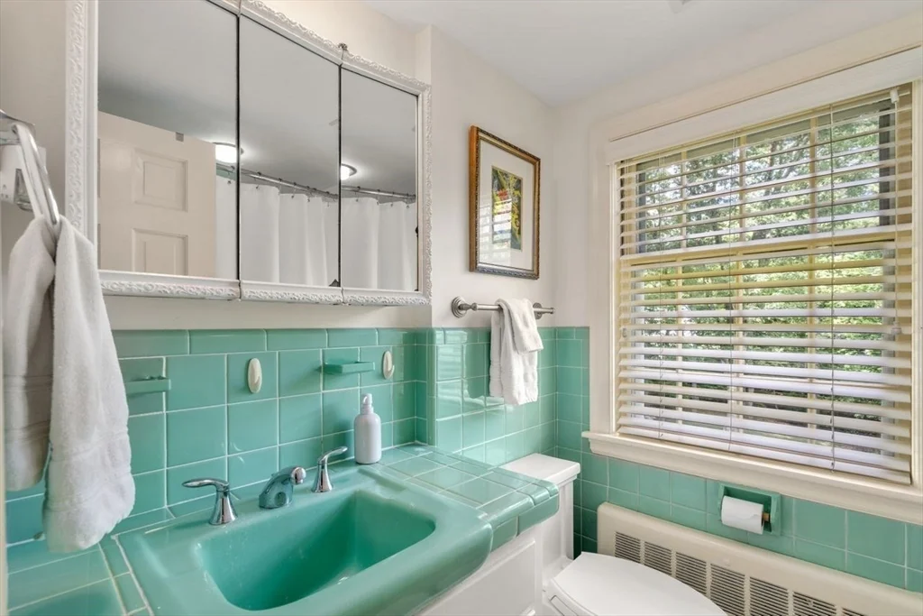 4 bed, 2 bath apartment for rent at 11 Nantucket Rd Unit 11, Wellesley — photo 18 of 23