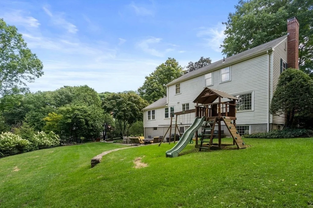 4 bed, 2 bath apartment for rent at 11 Nantucket Rd Unit 11, Wellesley — photo 23 of 23