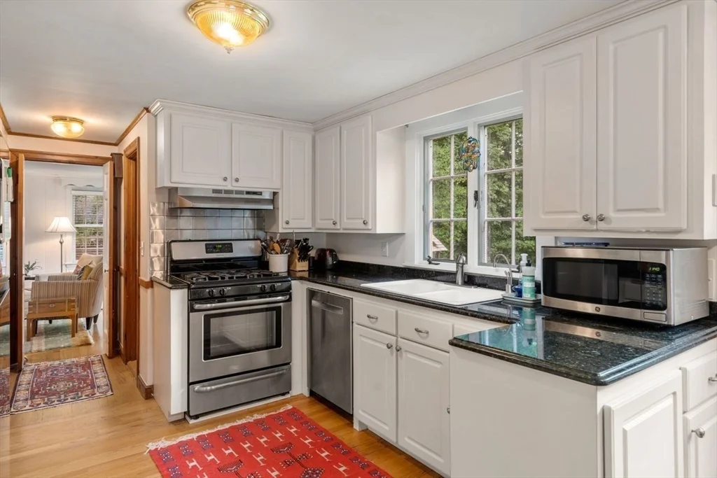 4 bed, 2 bath apartment for rent at 11 Nantucket Rd Unit 11, Wellesley — photo 11 of 23