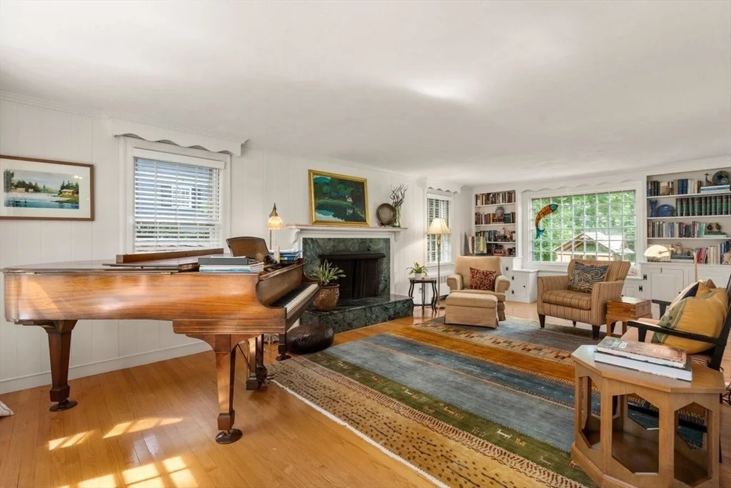 4 bed, 2 bath apartment for rent at 11 Nantucket Rd Unit 11, Wellesley — photo 5 of 23