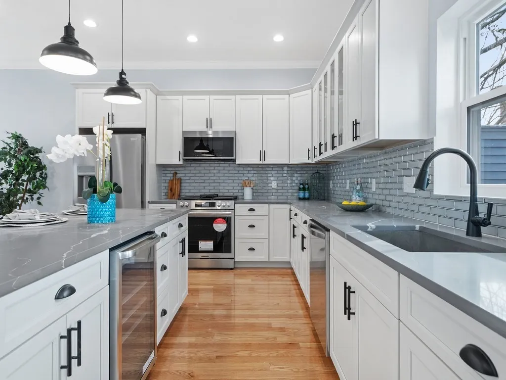 4 bed, 3.5 bath apartment for rent at 11 Naviens Ln Unit 1, Bleachery — photo 2 of 26