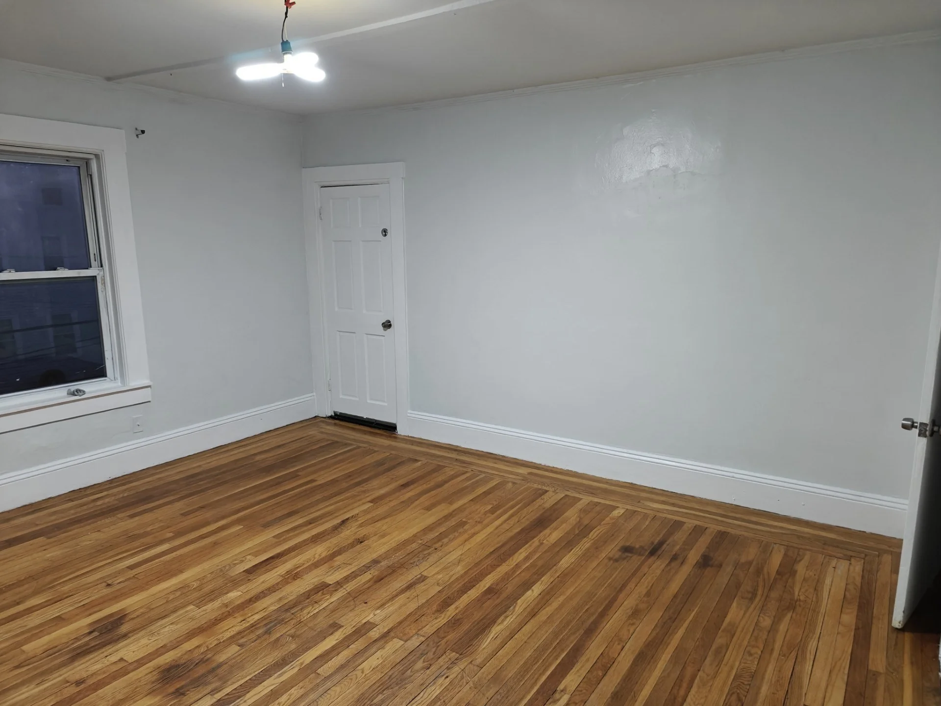 3 bed, 1 bath apartment for rent at 11 Nelson St Unit 2, Lynn — photo 4 of 14