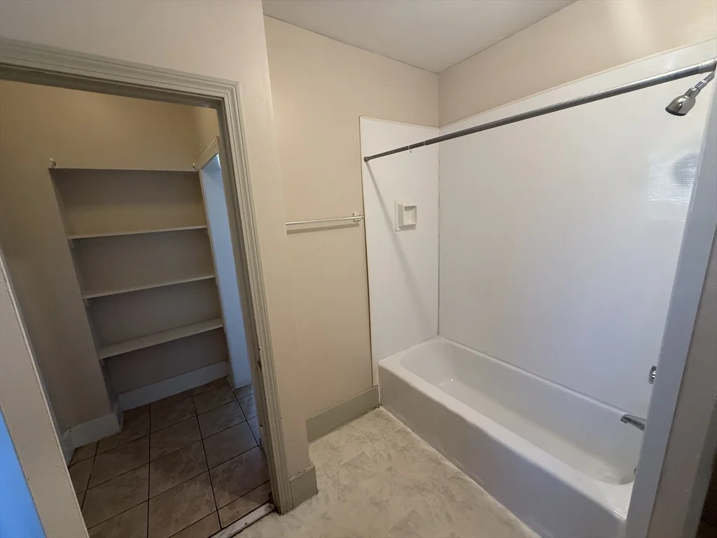 2 bed, 1 bath apartment for rent at 11 New Hampshire Ave Unit 2, Haverhill — photo 7 of 14