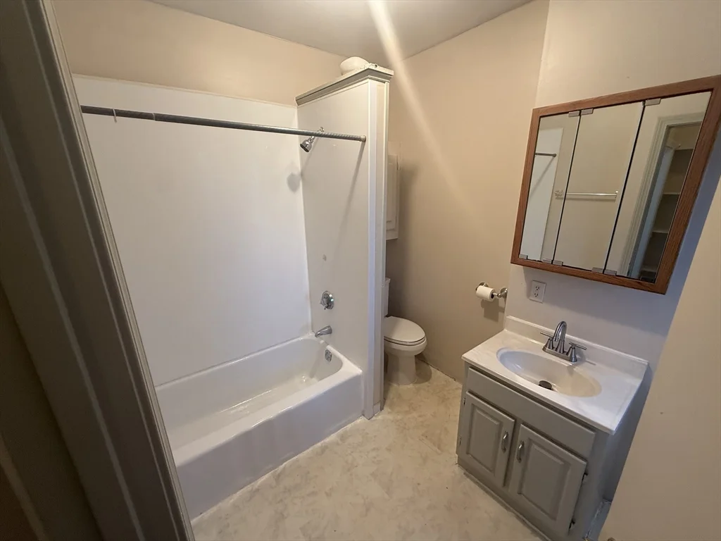 2 bed, 1 bath apartment for rent at 11 New Hampshire Ave Unit 2, Haverhill — photo 8 of 14