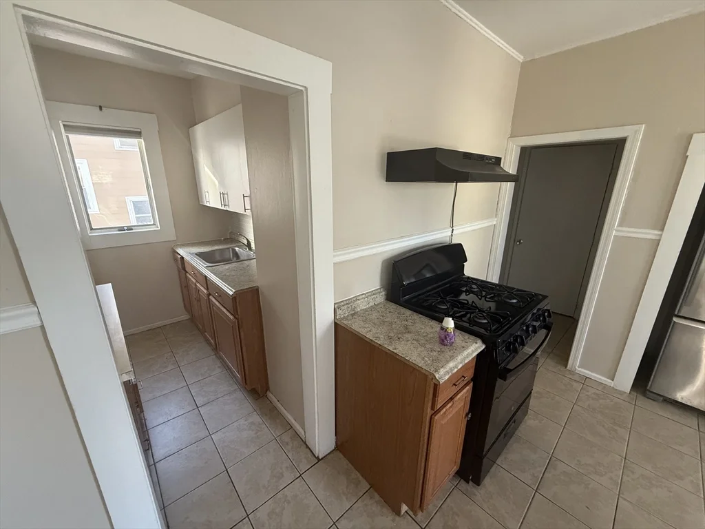 2 bed, 1 bath apartment for rent at 11 New Hampshire Ave Unit 2, Haverhill — photo 1 of 14