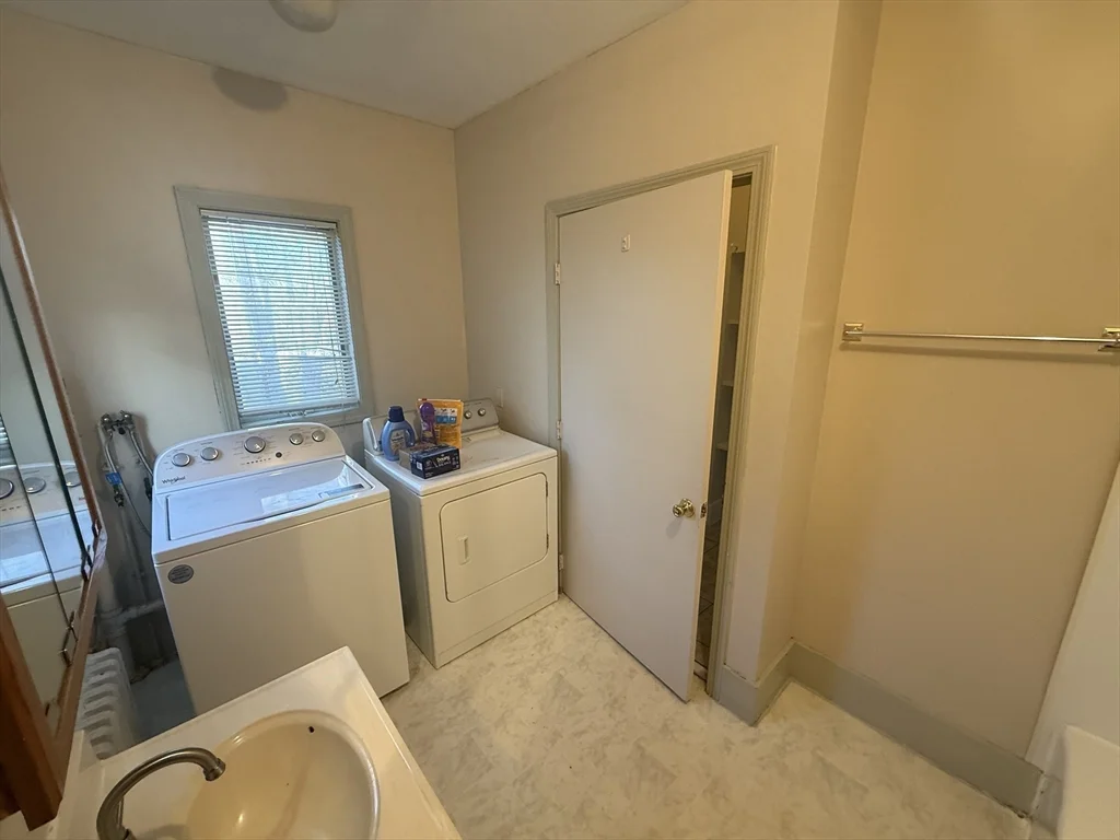 2 bed, 1 bath apartment for rent at 11 New Hampshire Ave Unit 2, Haverhill — photo 6 of 14