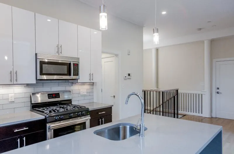 3 bed, 2 bath apartment for rent at 11 Newcomb St Unit 3, Roxbury — photo 3 of 15