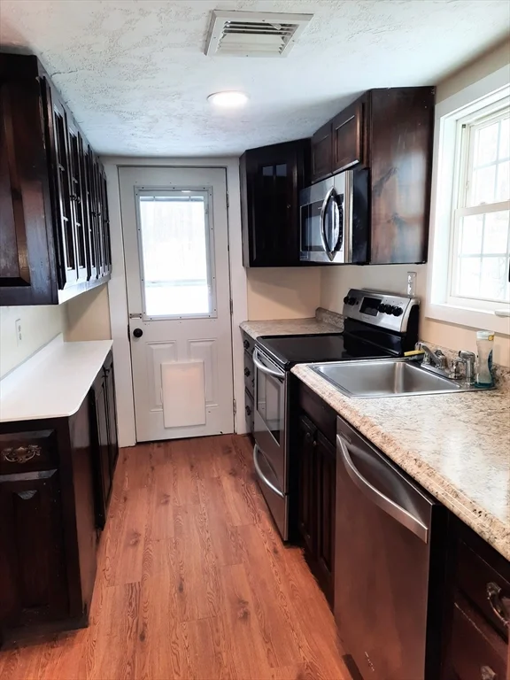 2 bed, 1 bath apartment for rent at 11 North Boundary Rd Unit 11, Pembroke — photo 2 of 4