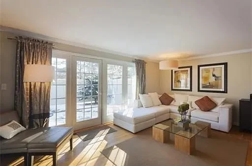 2 bed, 1 bath apartment for rent at 11 Oak St Unit 2, Wellesley — photo 3 of 14