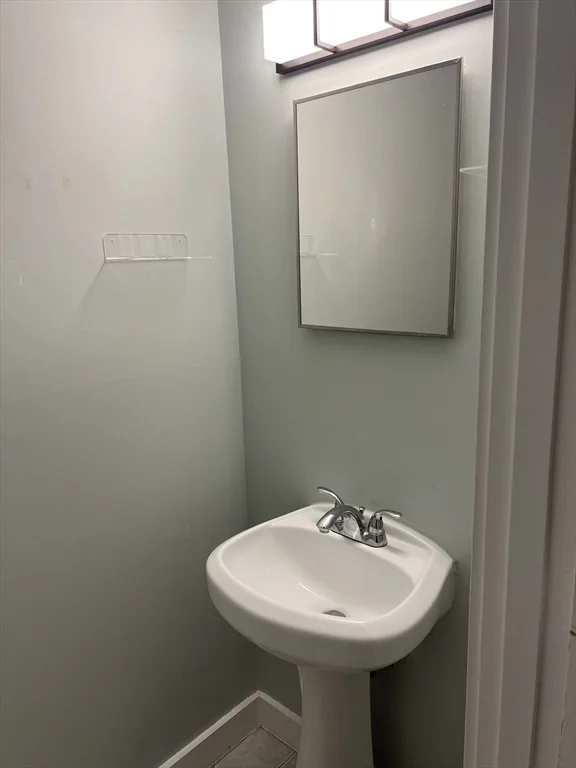 2 bed, 1 bath apartment for rent at 11 Oak St Unit 2, Wellesley — photo 12 of 14