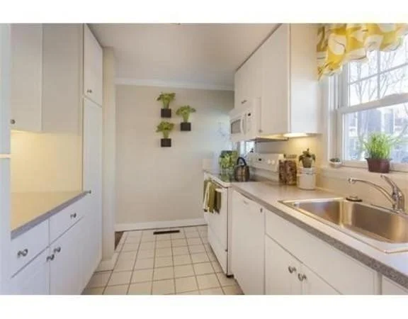 2 bed, 1 bath apartment for rent at 11 Oak St Unit 2, Wellesley — photo 6 of 14