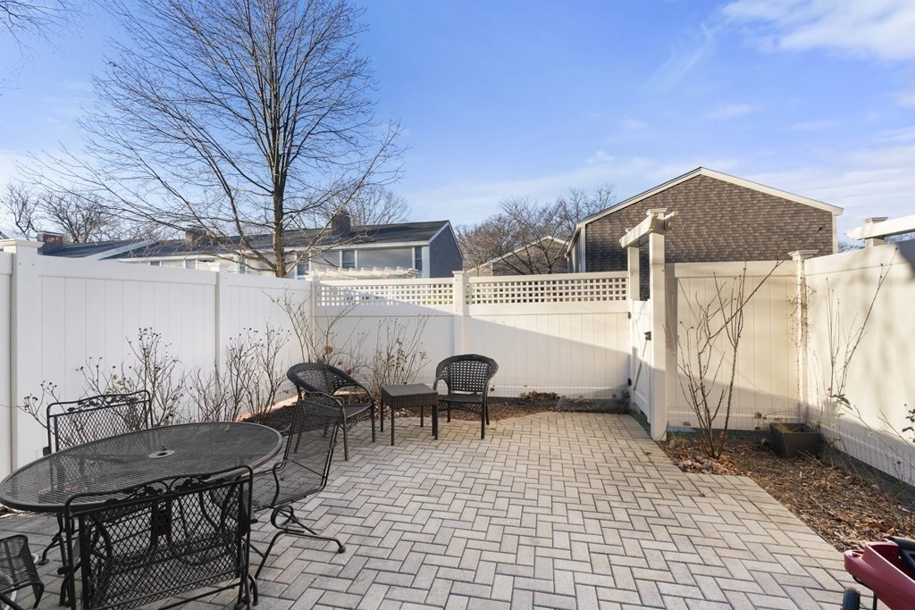 2 bed, 1 bath apartment for rent at 11 Oak St Unit 37, Wellesley — photo 19 of 22