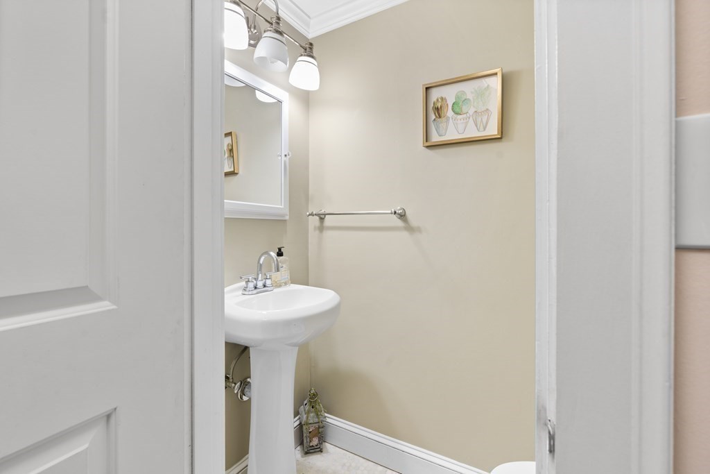 2 bed, 1 bath apartment for rent at 11 Oak St Unit 37, Wellesley — photo 7 of 22
