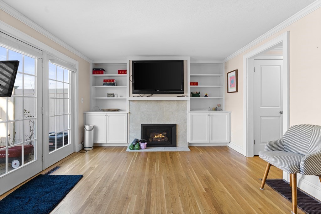 2 bed, 1 bath apartment for rent at 11 Oak St Unit 37, Wellesley — photo 1 of 22