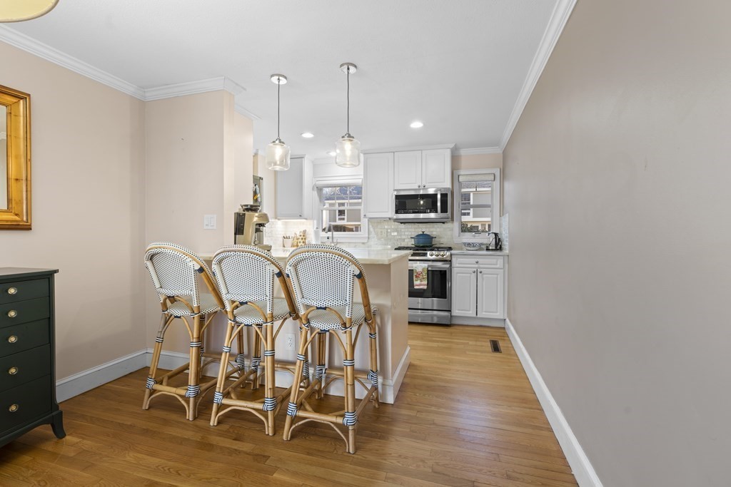 2 bed, 1 bath apartment for rent at 11 Oak St Unit 37, Wellesley — photo 2 of 22