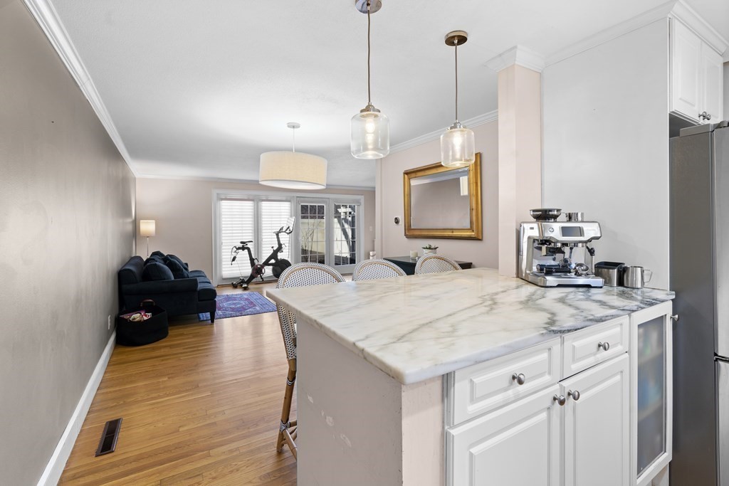 2 bed, 1 bath apartment for rent at 11 Oak St Unit 37, Wellesley — photo 4 of 22