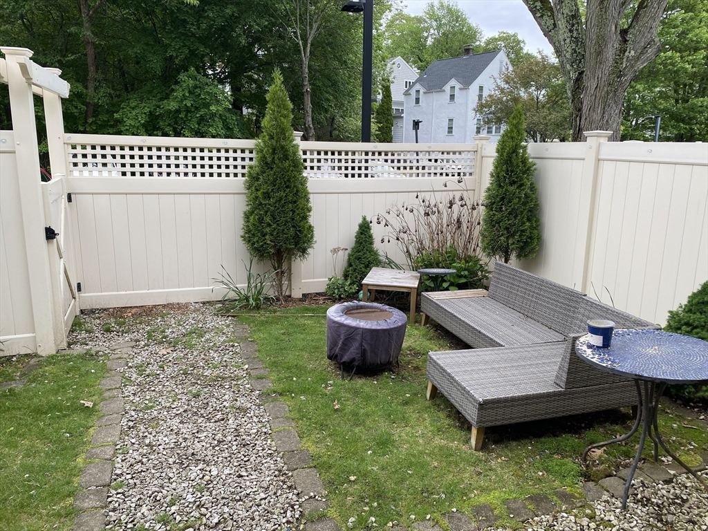 2 bed, 1 bath apartment for rent at 11 Oak St Unit 52, Wellesley — photo 6 of 13