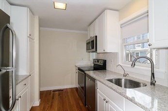 2 bed, 1 bath apartment for rent at 11 Oak St Unit 52, Wellesley — photo 3 of 13