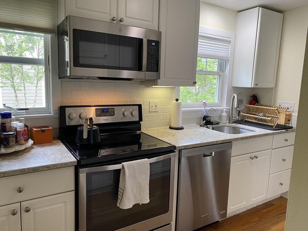 2 bed, 1 bath apartment for rent at 11 Oak St Unit 52, Wellesley — photo 4 of 13