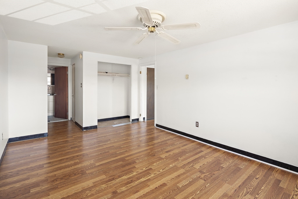 1 bed, 1 bath apartment for rent at 11 Old Colony Ln Unit 7, Arlington Heights — photo 7 of 16