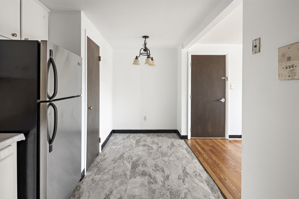 1 bed, 1 bath apartment for rent at 11 Old Colony Ln Unit 7, Arlington Heights — photo 8 of 16
