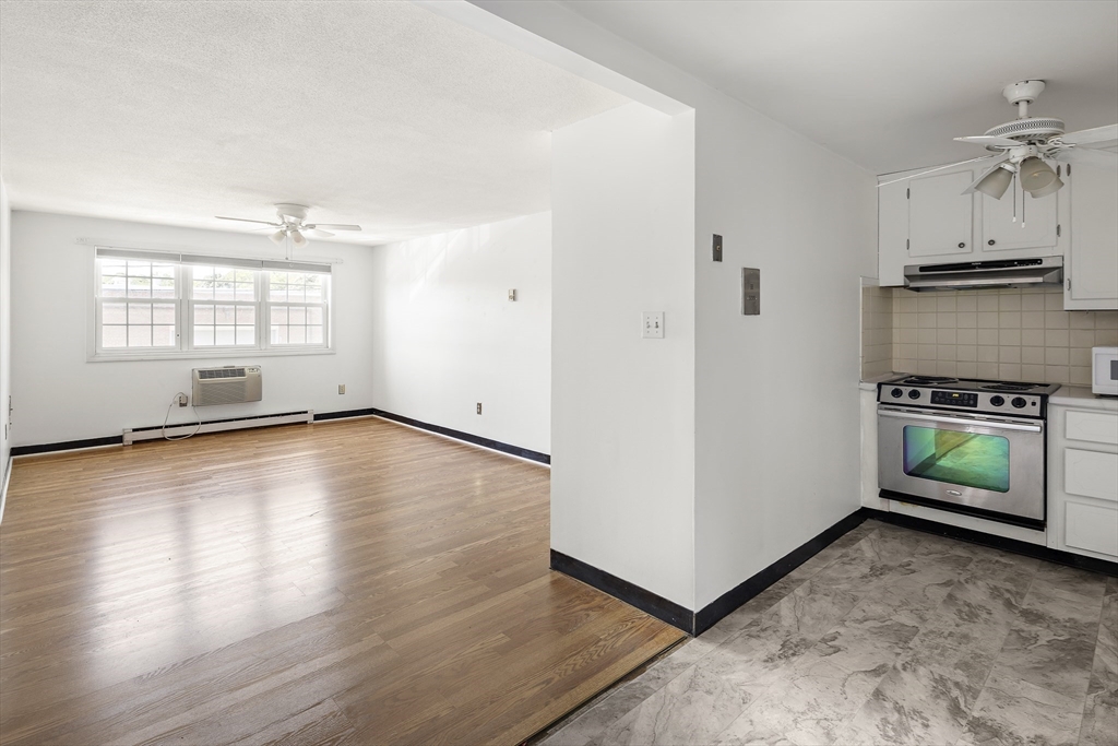 1 bed, 1 bath apartment for rent at 11 Old Colony Ln Unit 7, Arlington Heights — photo 6 of 16