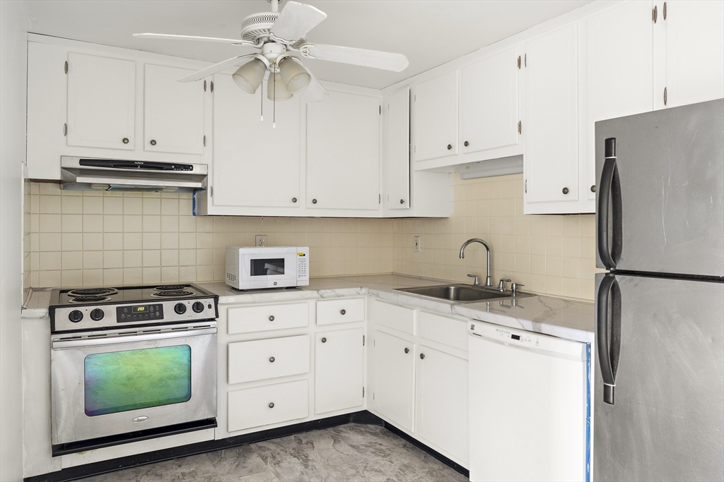 1 bed, 1 bath apartment for rent at 11 Old Colony Ln Unit 7, Arlington Heights — photo 5 of 16