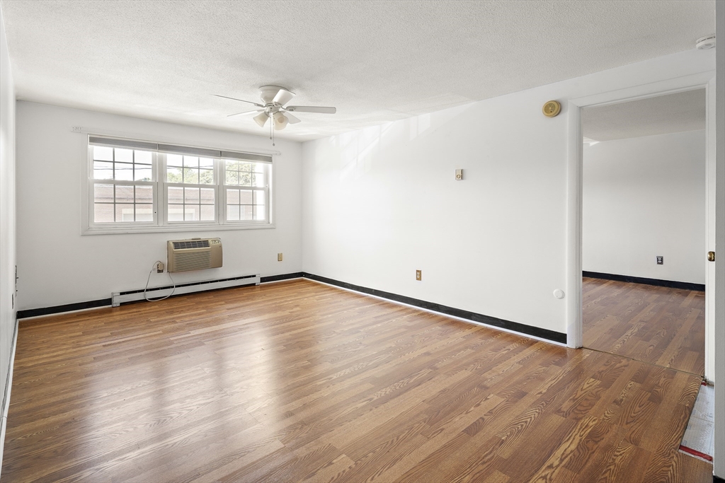 1 bed, 1 bath apartment for rent at 11 Old Colony Ln Unit 7, Arlington Heights — photo 4 of 16